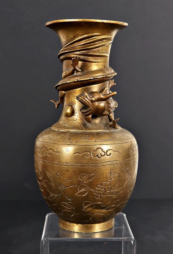 Asijská váza s drakem