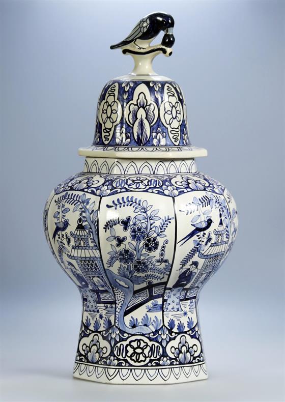 Velká váza s víkem s ptačím motivem II.