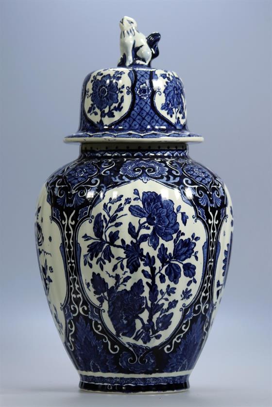 Velká váza s víkem III.