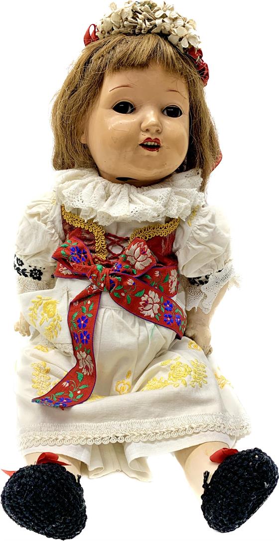 Panenka v hanáckém kroji