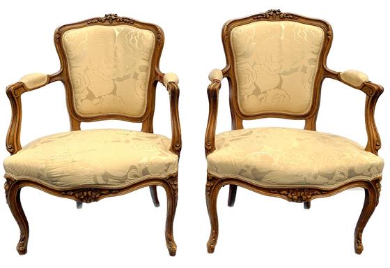 Čalouněná křesílka s područkami