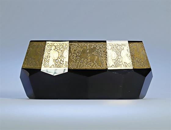 Zdobená žardiniéra